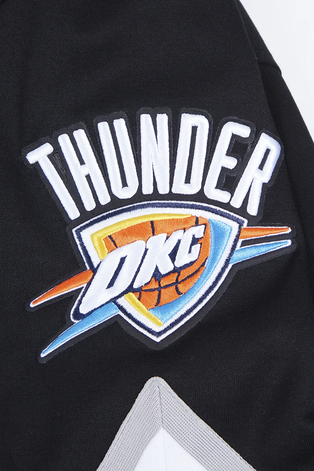 NBA OKLAHOMA CITY THUNDER CLASSIC MEN'S WARM UP JACKET (BLACK/GRAY)