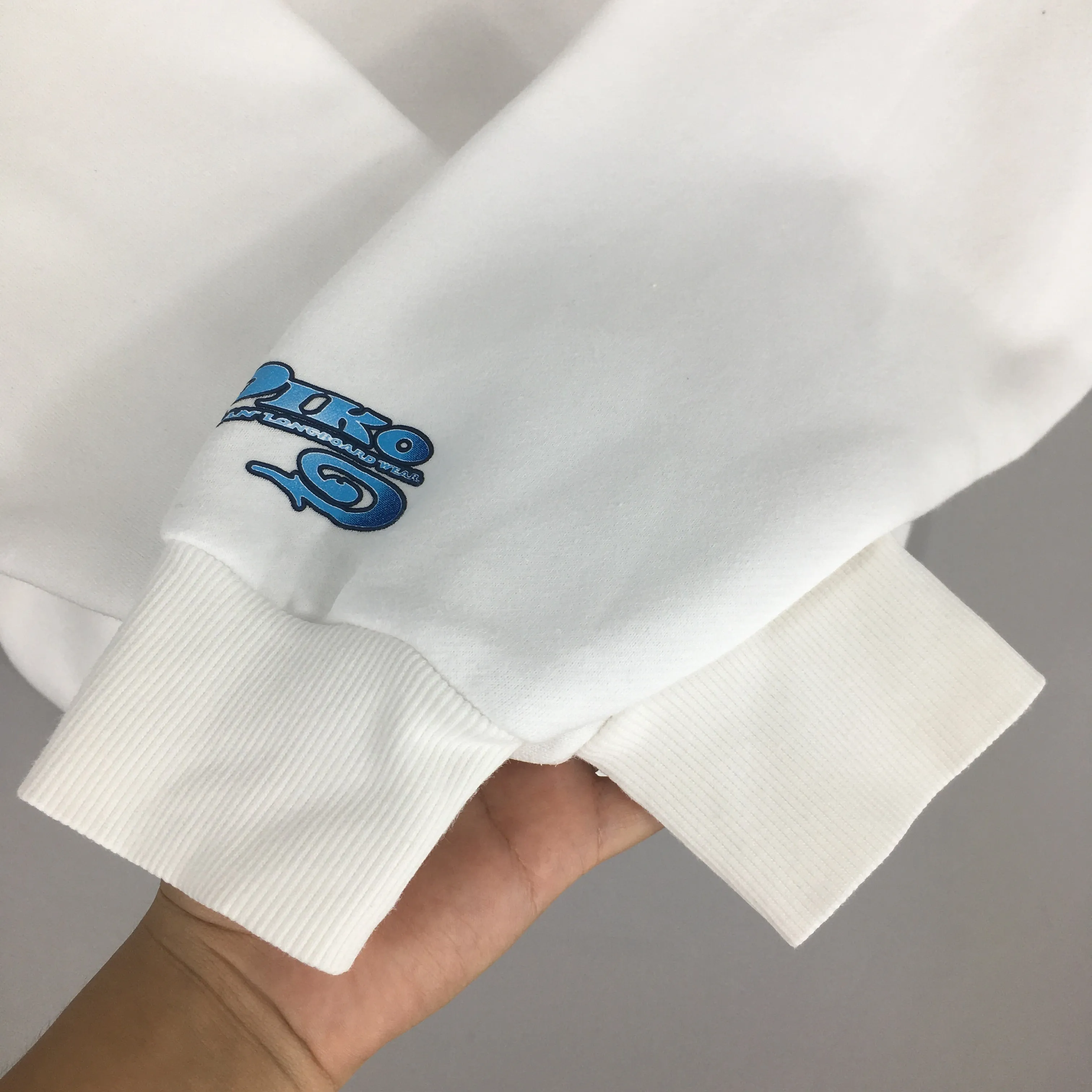Piko Surf White Sweatshirt Medium