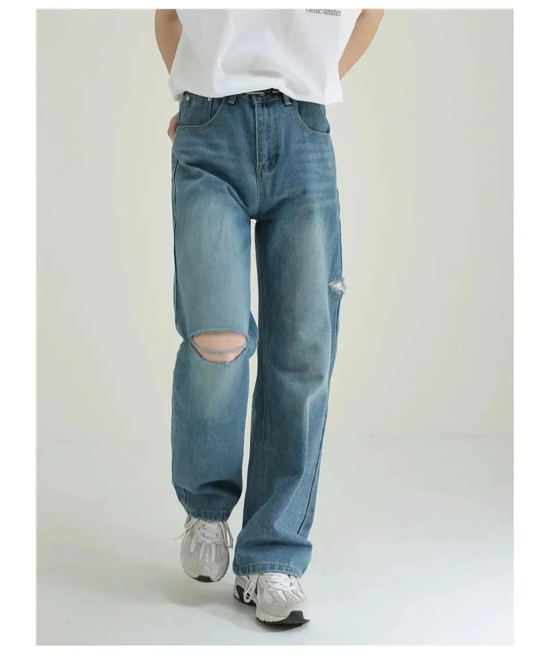 Relaxed Fit High-Waist Jeans